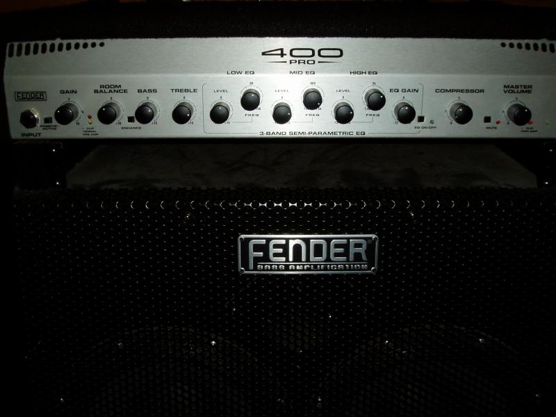 Amplificador de bajo marca fender modelo 400 PRO
