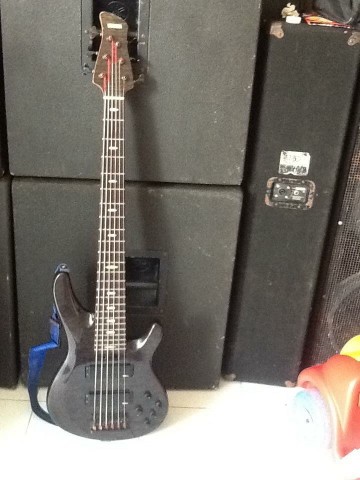 Bajo Yamaha TRB 6