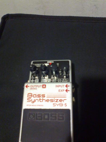 PEDAL MARK BASS SUPERSHYNTH + BOSS SBY-5