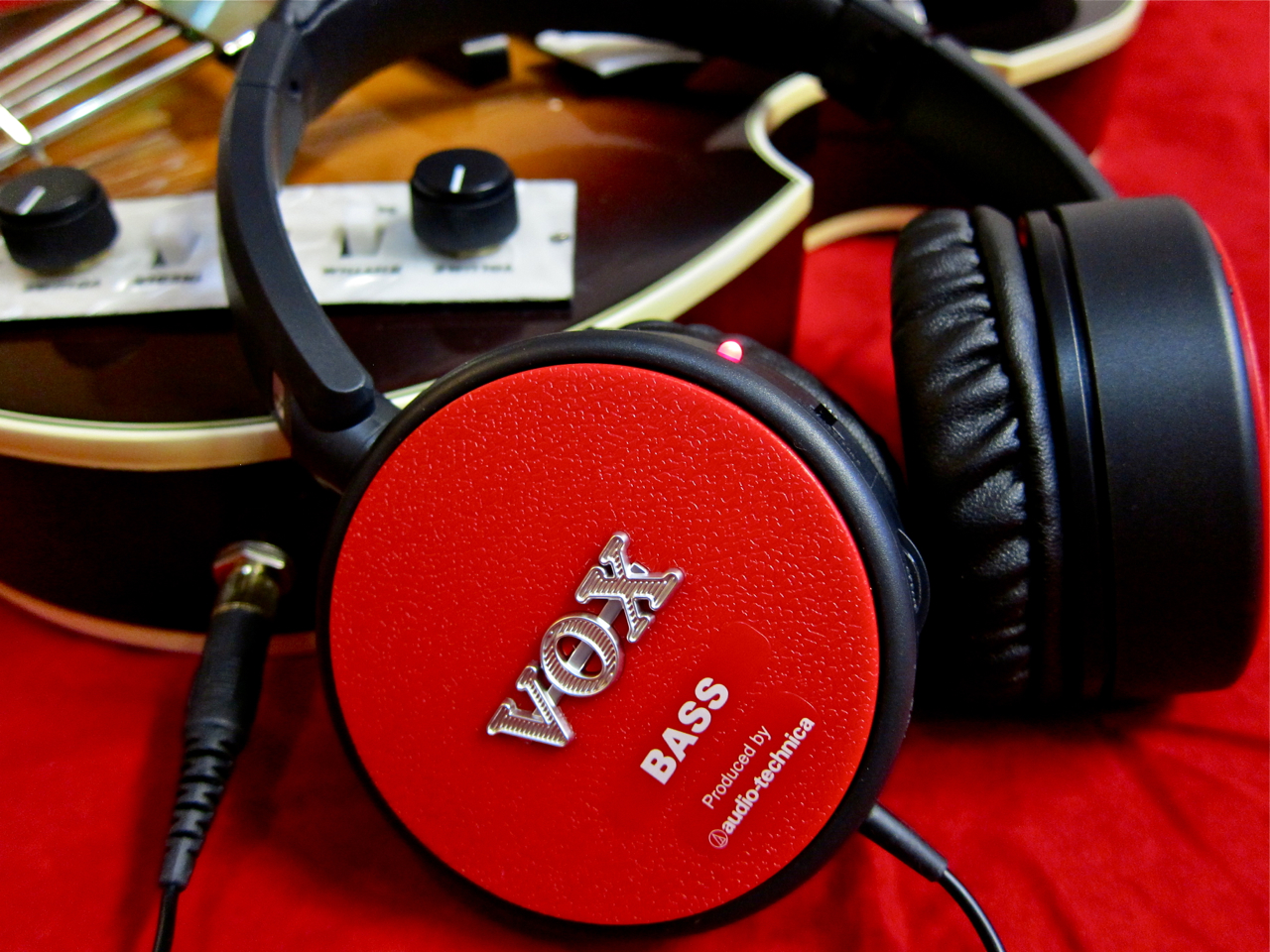 ヘッドフォン VOX Amazon.co.jp: BASS amPhones ヘッドフォン VOX amPlug内蔵 ベースに Bass amPhones ヘッドホン